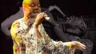 Papa Wemba, Angelique Kidjo & Manu Dibango perform Ami Oh