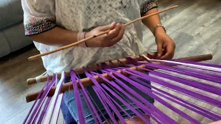 Setting up a Mayan back strap loom.              etsy.com/shop/ConcepsMayanWeaving