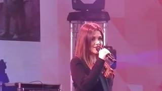 Выступление Дины Гариповой в Екатериненском парке  09.05.2018