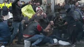 Столкновение протестующих и полиции в Тбилиси: водометы и слезоточивый газ