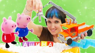 Машина и свинка Пеппа. Видео для детей с игрушками. Давай почитаем с Машей Капуки