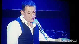 Johnny Hallyday (Dany Boon craque en live)