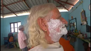 241. Мужская парикмахерская в Гокарне. Маленький обед в Пай хотель. Индия 2023.