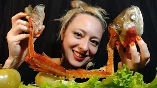 Unbelievable bite! 70 sm salmon skeleton and fish heam eating asmr mukbang