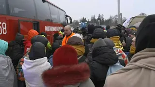 Ukrainian refugees wait for buses at Poland's border town | AFP