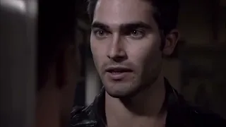 Teen Wolf 1x05 Jackson is terrified by Derek he ask him what he saw other night in locker room.