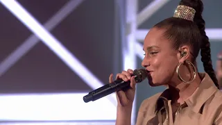 Alicia Keys - Underdog [Live on Graham Norton] HD