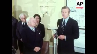 USA: Mayor John Lindsay presents Charlie Chaplin with handel medallion