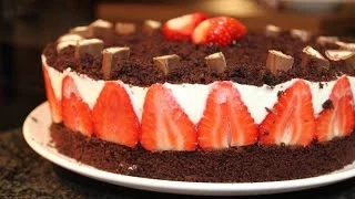 Erdbeer-Schoko-Torte mit Joghurt-Creme / Chocolate Cake with Strawberries and Jogurt Filling