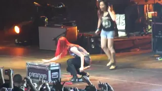 [HD] 130215 Paramore Live in Manila - Hayley's duet with a lucky fan