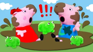 George y Peppa Pig se quedan atrapados en el pantano. Juguetes de peluche. Historias para niños.