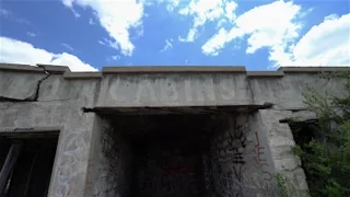 DEAD MOTEL : Texas Desert Motor Lodge - Graffiti and Bones