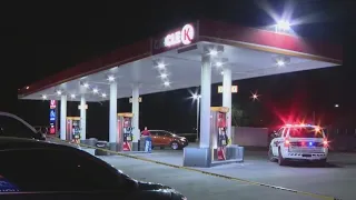 Man shot at south Phoenix Circle K