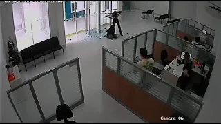 Grabe ang galing nung security guard napigilan nya yung mga magnakaw sa bangk