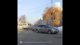 Новосибирск: ДТП на перекрестке