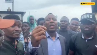 Sowore Defies Heavy Rainfall To Join Nigerian Students In Protest Against 7 Months Old ASUU Strike