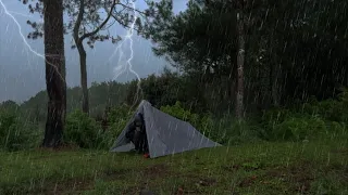 SOLO CAMPING IN HEAVY RAIN AND THUNDERSTORMS - THE TERRIFYING RUMBLE OF A THUNDERSTORM