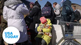 Ukraine live stream: Ukrainian refugees arrive in Poland | USA TODAY