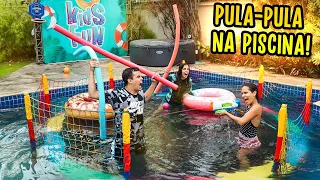 COLOCAMOS A CAMA ELÁSTICA NA PISCINA E ISSO ACONTECEU! - MUITA LOUCURA!