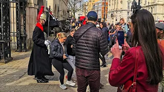 IDIOTS are told to MAKE WAY!! King's Guard SHOUTS at snoozy tourists at Horse Guards!