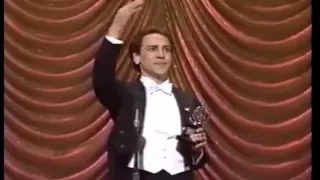 Robert Lindsay wins 1987 Tony Award for Best Actor in a Musical