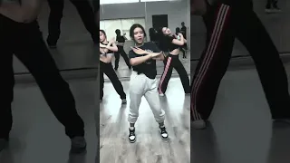 Tiara Andini ‘Flip It Up’ Dance Practice