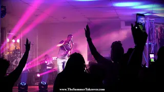 Kelontae Gavin worshiping at The 2019 Summer Takeover Summit