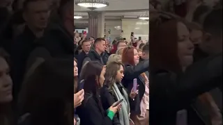 Выступление Басты в московском метро