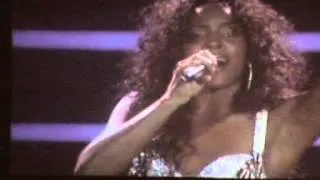 Kelly Rowland - Dilemma Live @ Uniondale 2005