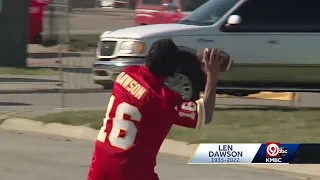 'He will be greatly missed:' Chiefs fans honor Len Dawson