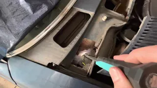 The infamous Mercedes SL R107 bulkhead rust inspection (Part 1 of 2)