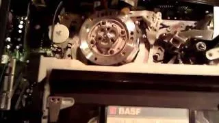 Manually removing a tape from a BeoCord V 8000