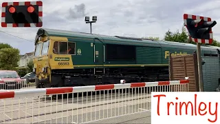 Trimley Level Crossing, FBL, 28/7/2022 | Boom Trainspots