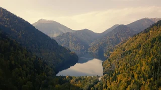 Озеро Рица. Осень. Горная Абхазия.