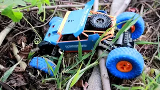 MOBIL MAINAN RC OFFROAD ROCK CRAWLER 4WD LIBAS MEDAN HUTAN LEBAT !!!