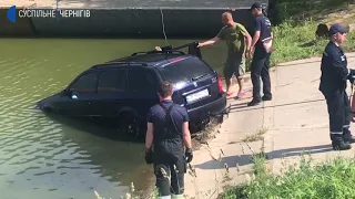 Як рятувальники Чернігова діставали авто зі Стрижня? (13 червня 2020)