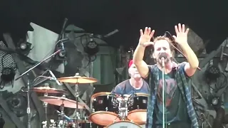 Pearl Jam - Rockin' in the Free World with Josh Klinghoffer and Chad Smith - Rio (March 21, 2018)