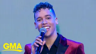 Broadway star Tyler Hardwick performs 'White Christmas'