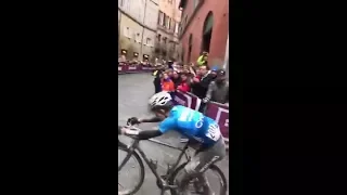 Wout van Aert cramps up on final climb - Strade Bianche 2018