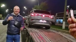 Видача замовленної електрички VW ID.4. Рушає автовозом в Одесу. автосалон на диване bersh