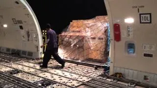 Loading cargo on a 777F