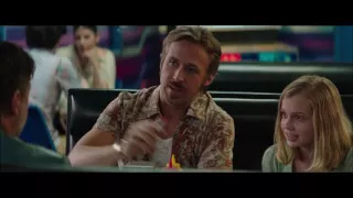 The Nice Guys (2016) - CLIP (3/5): "Sucker Punch Your Dad"