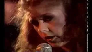 Kirsty MacColl - There's a Guy works down the Chip Shop swears he's Elvis 1981