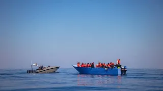 Спасательные суда приняли сотни мигрантов после сигналов бедствия в Средиземном море