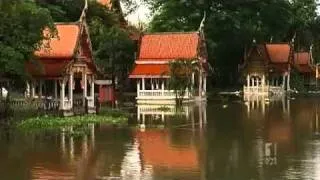 Nervous Bangkok braces for flooding