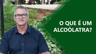 O que é um alcoólatra?