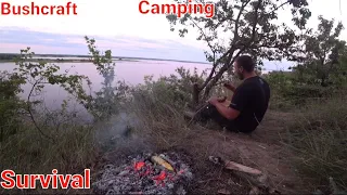 Будівництво Бушкрафт Укриття Для Ночівлі На Обриві Bushcraft.Їжа на Кострі. Похід Без Палатки.