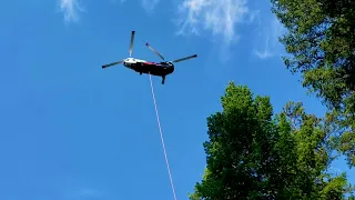 Boeing 234 Chinook Bucket Load (Insanely Close!)