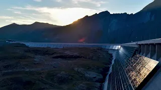 Zeitraffer AlpinSolar: Ein Tag bei der grössten alpinen Solaranlage der Schweiz