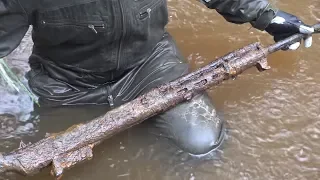 Dived into the Iron River - and found weapons, excavations with a metal detector and magnet